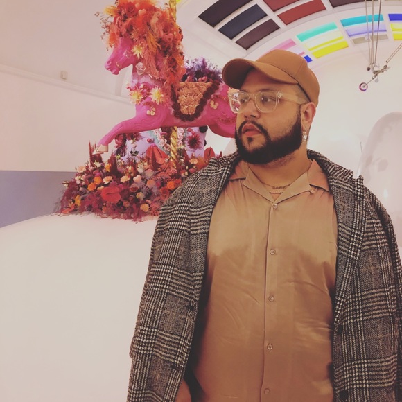 Meet your Posher, Antonio - Picture 1 of 1